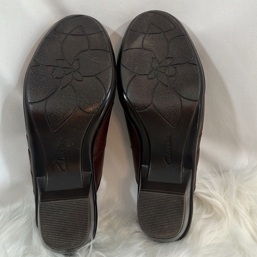 Clarks - Picture 2 of 11